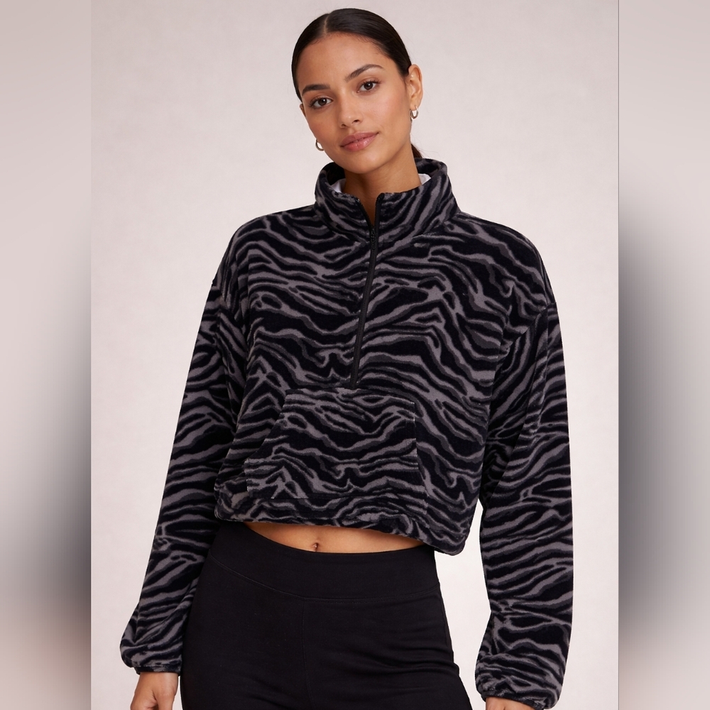 TNA Polar 1/2 Zip Zebra Size M